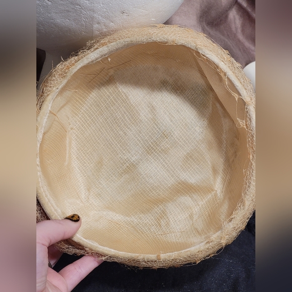 Vintage Beautiful Pill Box Floral Hat w/ Lace Netting - Picture 4 of 10